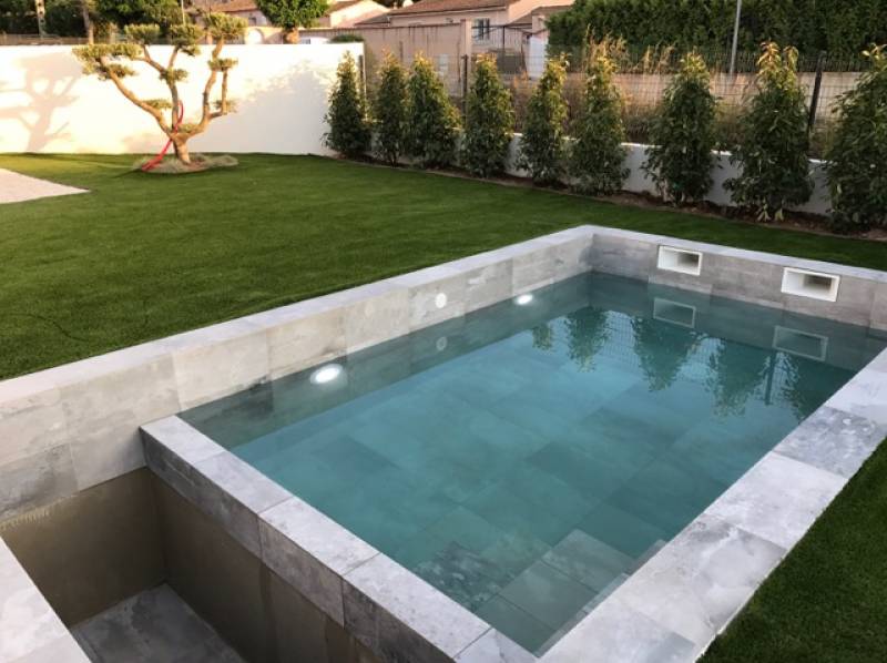 carrelage grand format immitation béton ciré pour piscine six fours les plages